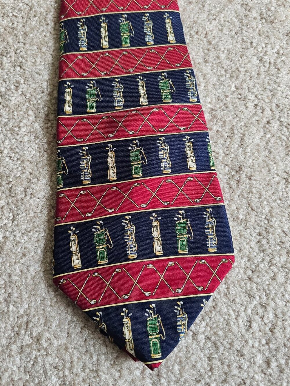 Tommy Hilfiger 100 % Italian Silk Tie Navy Red Gold Golf Clubs 59 L x 3.75 W